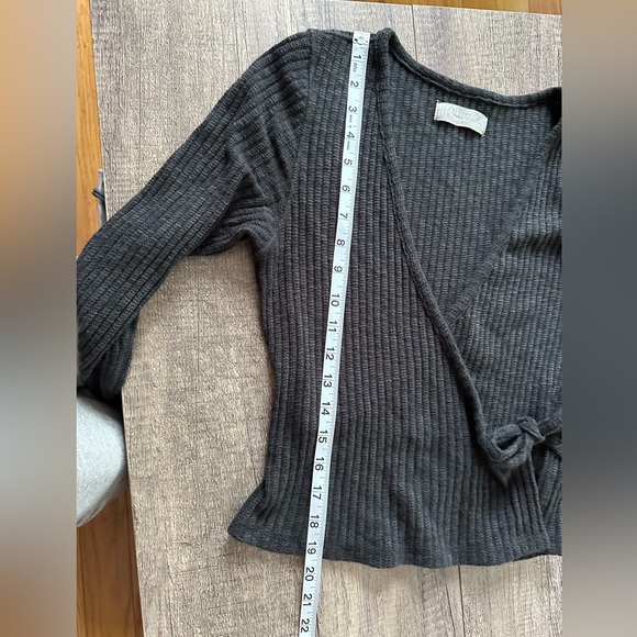 Everlane black/gray heather Cozy-Rib Wrap Top. Medium. EUC. - Picture 9 of 16